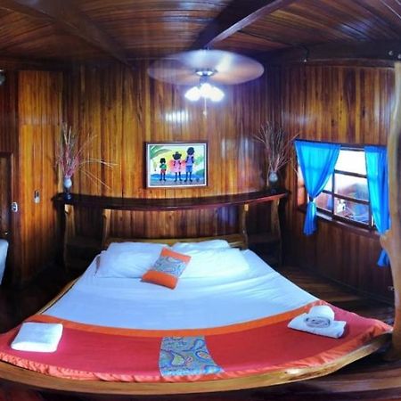 Hotel La Isla Inn Puerto Viejo de Talamanca المظهر الخارجي الصورة